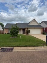 722 Northwood West Cove in Hernando, MS - Building Photo