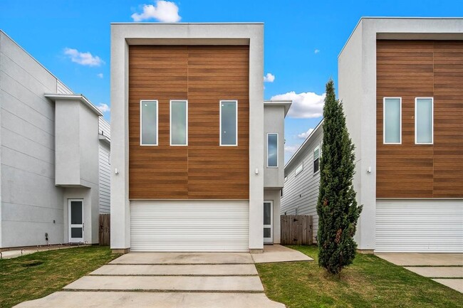 property at 5511 Paraiso Pl