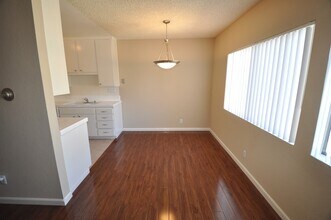 24411 Newhall Ave in Santa Clarita, CA - Building Photo - Building Photo