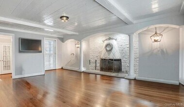 47 Hathaway Rd in Bronxville, NY - Foto de edificio - Building Photo