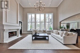 1257 Tecumseh Park Dr in Mississauga, ON - Building Photo - Building Photo