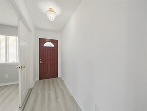 8818 Roos Rd in Houston, TX - Building Photo - Building Photo