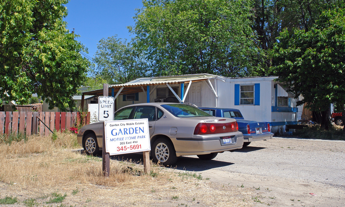 203 E 41st St in Garden City, ID - Foto de edificio