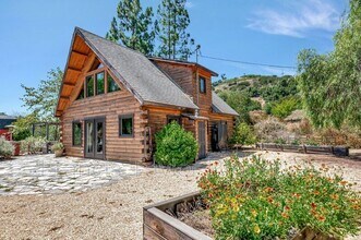 2689 Daisy Ln in Fallbrook, CA - Building Photo - Building Photo