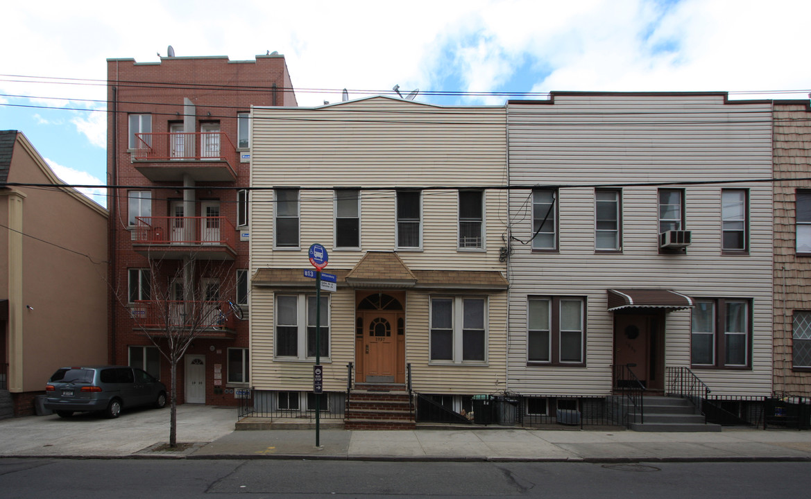 1937 Gates Ave in Ridgewood, NY - Building Photo