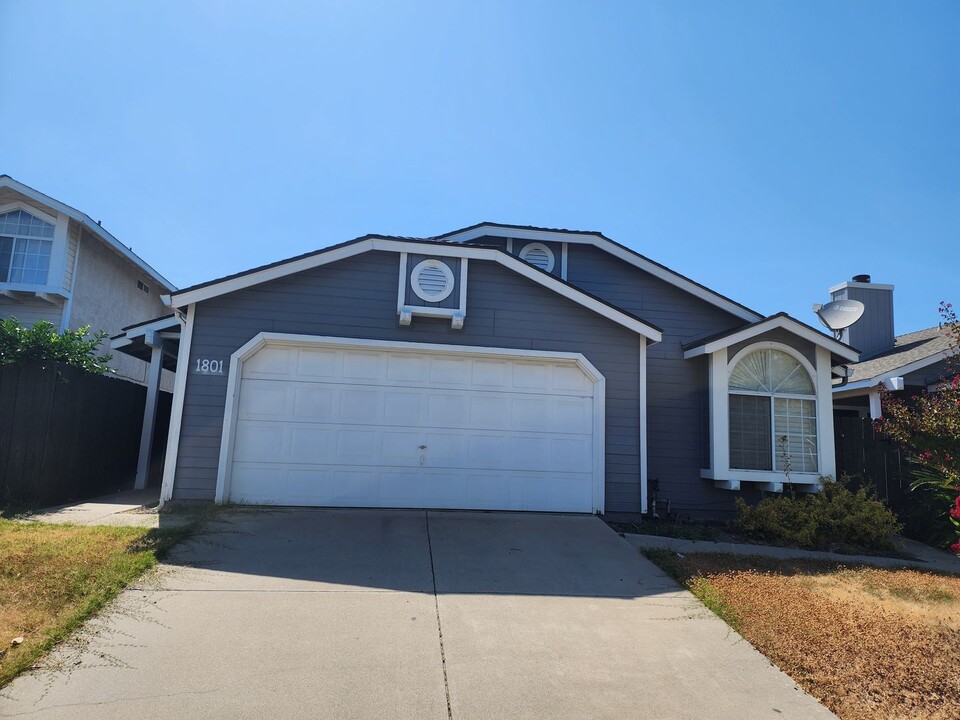 1801 Cashmere Dr in Modesto, CA - Building Photo