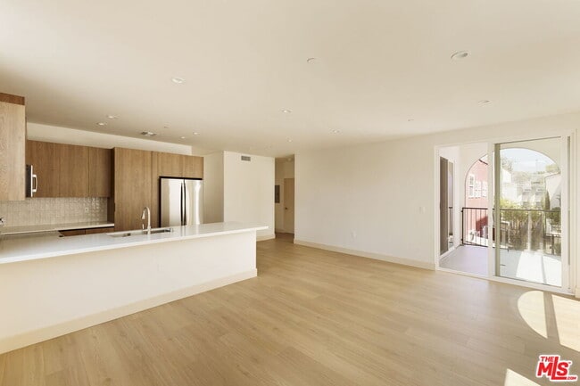 property at 738 N Vendome St