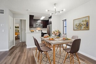 Saticoy Gardens in Van Nuys, CA - Building Photo