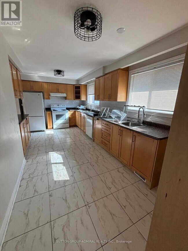 116 Fisherville Rd in Toronto, ON - Building Photo - Building Photo