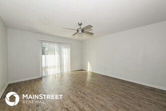 524 Eiseman Wy in Jacksonville, FL - Foto de edificio - Building Photo