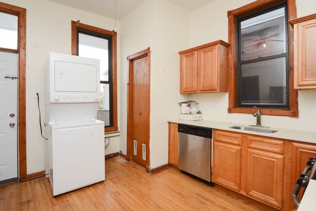 2827 N Milwaukee Ave, Unit G05C in Chicago, IL - Building Photo - Building Photo