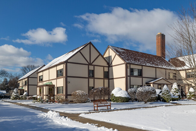 Cherry Valley in Garden City, NY - Building Photo - Building Photo