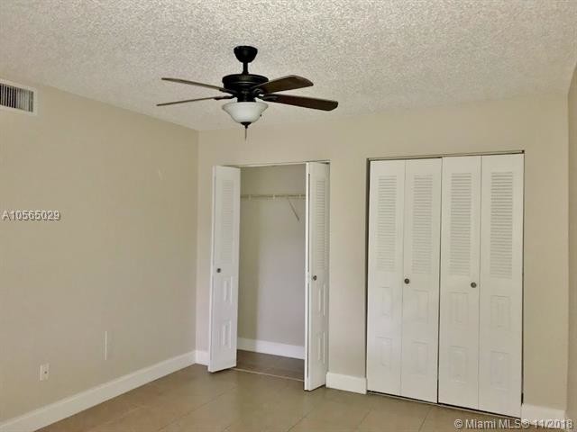 430 S Park Rd-Unit -3-110 in Hollywood, FL - Foto de edificio - Building Photo
