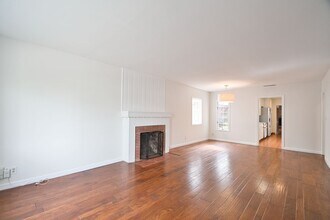 605 Larsson St in Manhattan Beach, CA - Building Photo - Building Photo