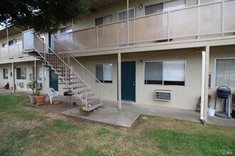 1567 Alamo Dr in Vacaville, CA - Building Photo - Building Photo