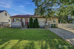 126 Orange St in Edison, NJ - Building Photo
