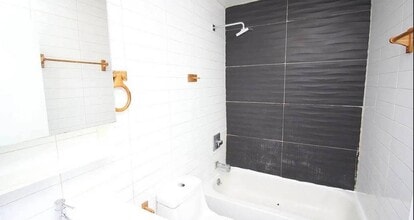 821 Madison St, Unit 3 in Brooklyn, NY - Foto de edificio - Building Photo