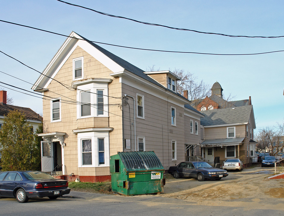 124 Holland St in Lewiston, ME - Foto de edificio