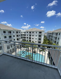 10264 NW 75th Ter in Doral, FL - Foto de edificio - Building Photo