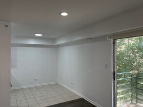 1001 Buccaneer Dr, Unit 3 in Schaumburg, IL - Building Photo - Building Photo