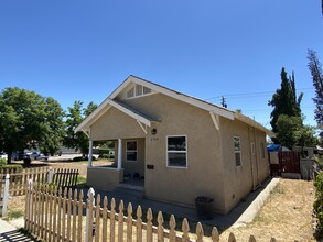 2155 Whitson St in Selma, CA - Building Photo - Building Photo