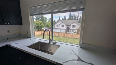 3114 169th St SW in Lynnwood, WA - Foto de edificio - Building Photo