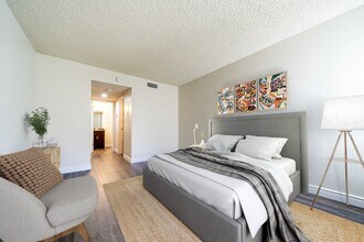 251 Weston Cir, Unit 22 in Vista, CA - Building Photo - Building Photo