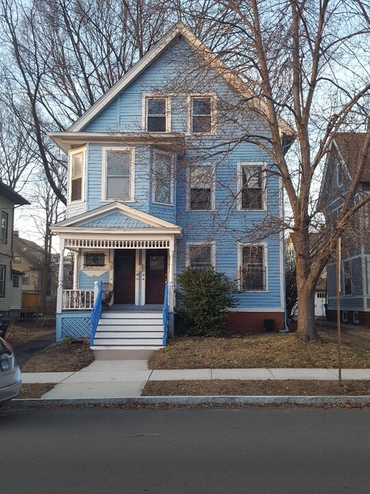 37 Woodland St in New Haven, CT - Building Photo