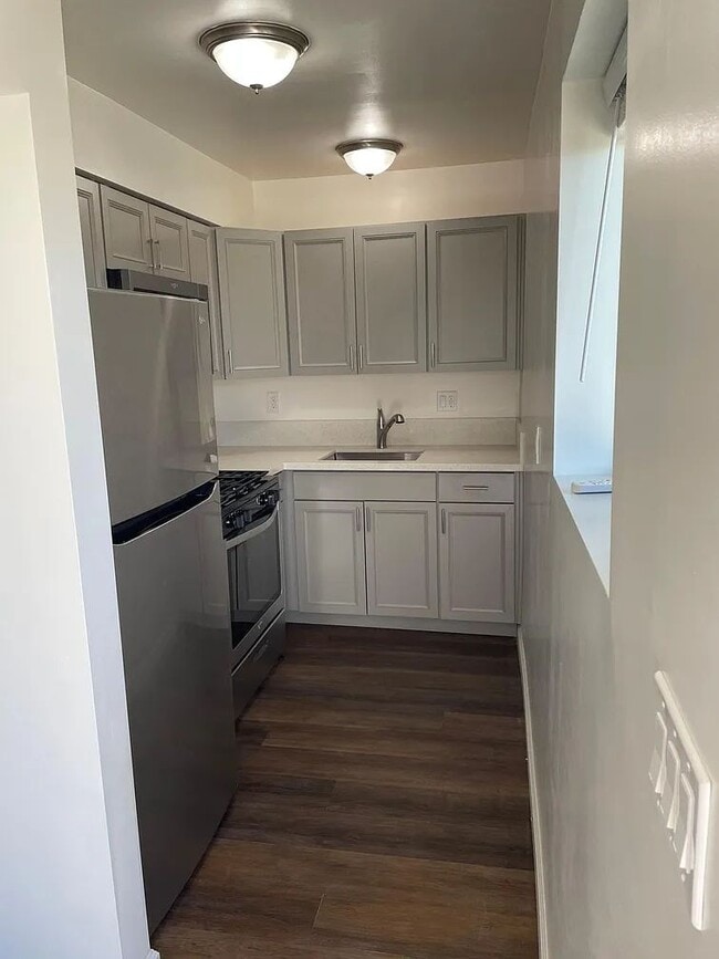 1255 N Stone St in Los Angeles, CA - Foto de edificio - Building Photo