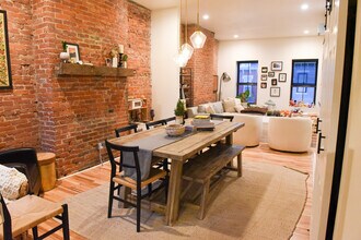 2017 Forbes Ave in Pittsburgh, PA - Building Photo - Building Photo