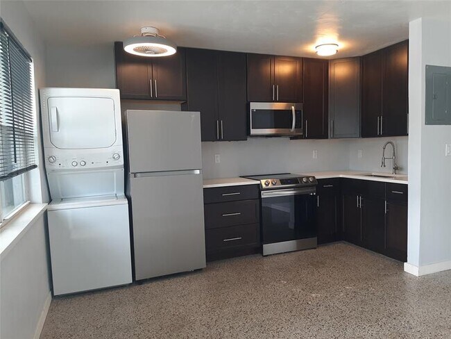 301 NE 23rd St in Wilton Manors, FL - Building Photo - Building Photo