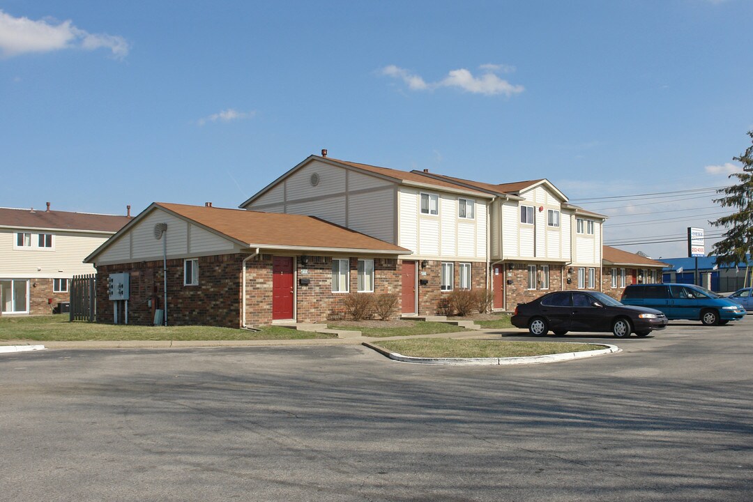 Colonial Village Apartments in Clarksville, IN - Building Photo