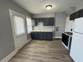 412 15th Ave in Moline, IL - Building Photo - Building Photo