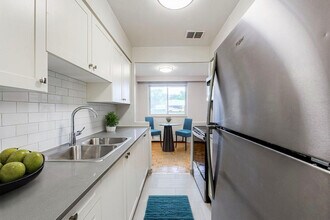 Lakewood Apartments II in Mississauga, ON - Building Photo - Building Photo