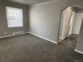 671 White Ave in Lincoln Park, MI - Building Photo - Building Photo