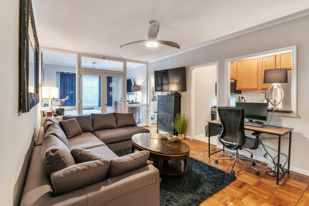 1 Scott Cir NW, Unit 305 in Washington, DC - Building Photo