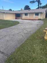 1317 Golfview Dr in Daytona Beach, FL - Foto de edificio - Building Photo