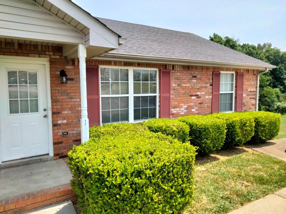 1327 Burchett Dr in Clarksville, TN - Foto de edificio