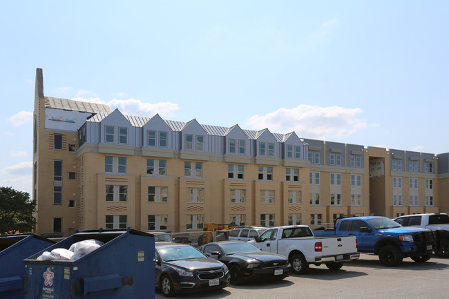 Lake View Apartments in San Antonio, TX - Building Photo - Building Photo