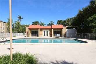 4810 NW 79th Ave, Unit 306 in Doral, FL - Building Photo - Building Photo