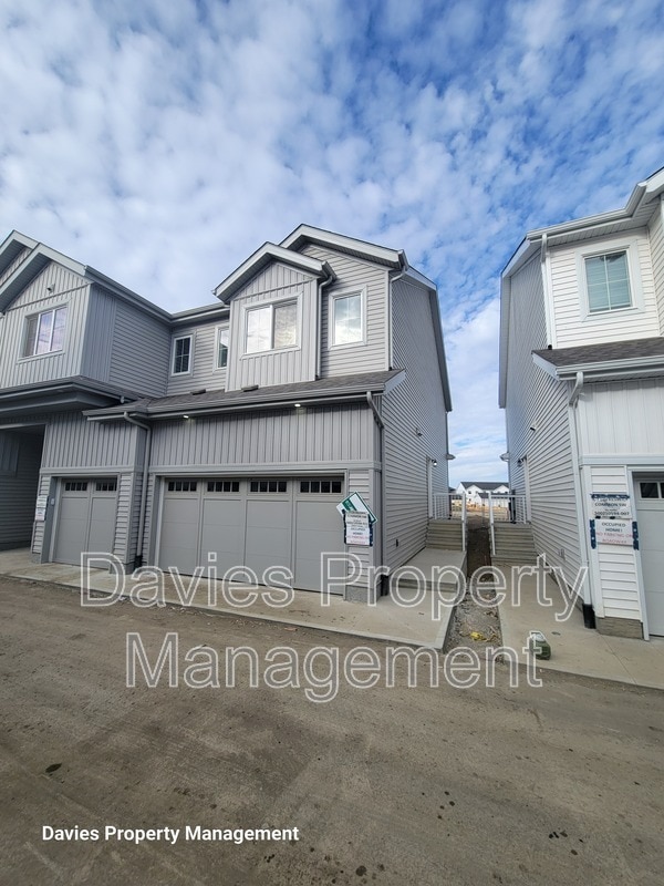7110 Keswick Dr SW in Edmonton, AB - Building Photo - Building Photo