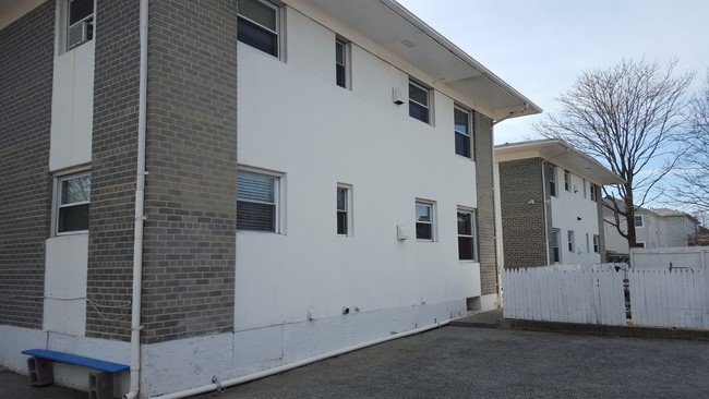 63 Titus Ave in Staten Island, NY - Foto de edificio - Building Photo