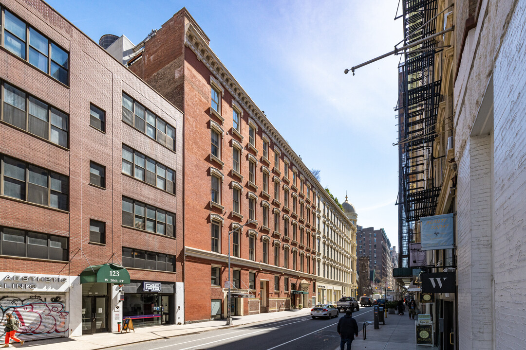 Chelsea 121 in New York, NY - Building Photo