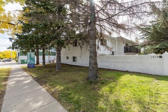 Triwood Gardens in Calgary, AB - Building Photo - Building Photo