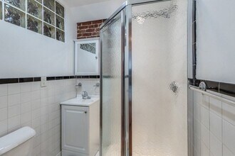 915 Beacon St, Unit A in Boston, MA - Building Photo - Building Photo