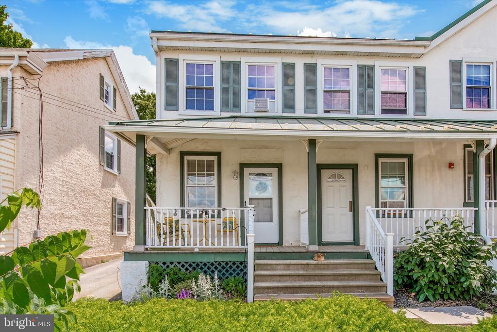 20 S Village Ave in Exton, PA - Building Photo