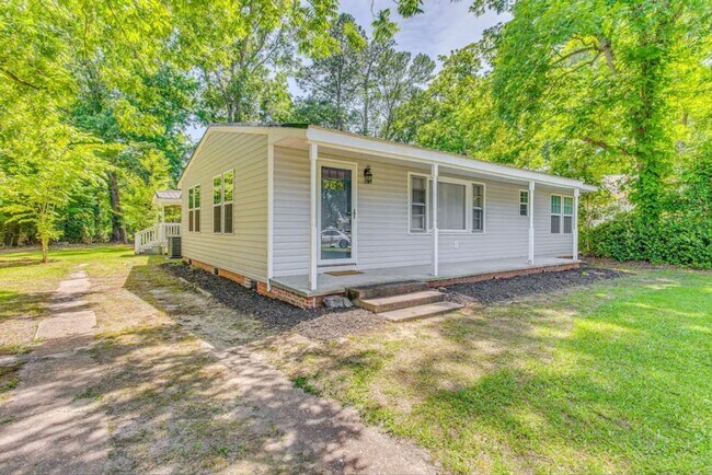 208 E Columbus St in Whiteville, NC - Foto de edificio - Building Photo