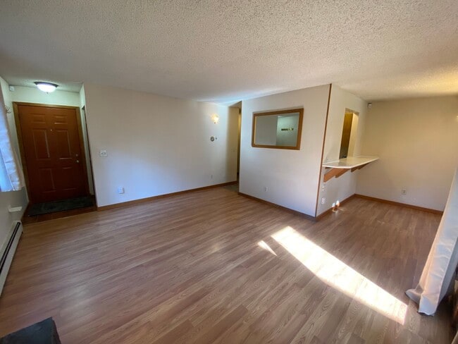 3051 E 42nd Ave in Anchorage, AK - Building Photo - Building Photo