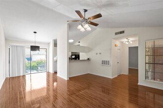 2211 S Kirkwood Rd in Houston, TX - Building Photo - Building Photo