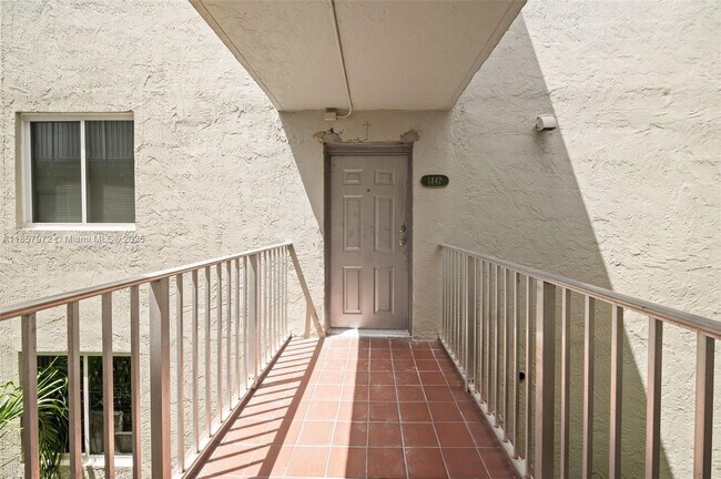 10090 NW 80th Ct in Hialeah, FL - Building Photo - Building Photo
